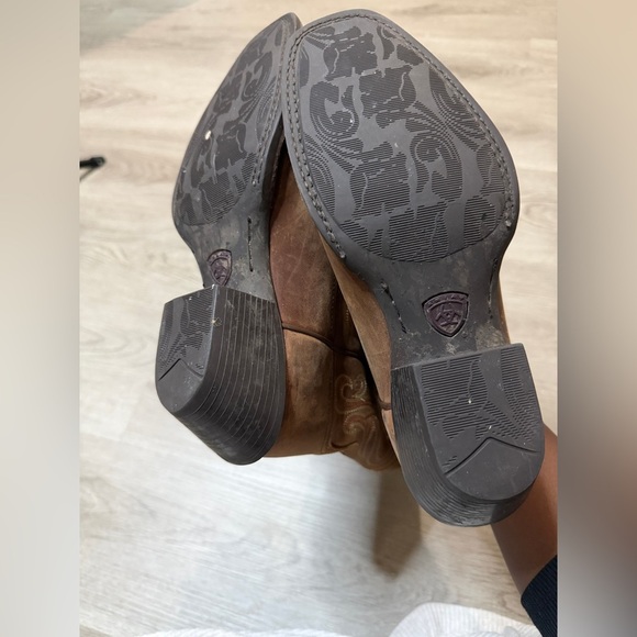 Ariat Tan Leather Cowboy Boots - Picture 8 of 14